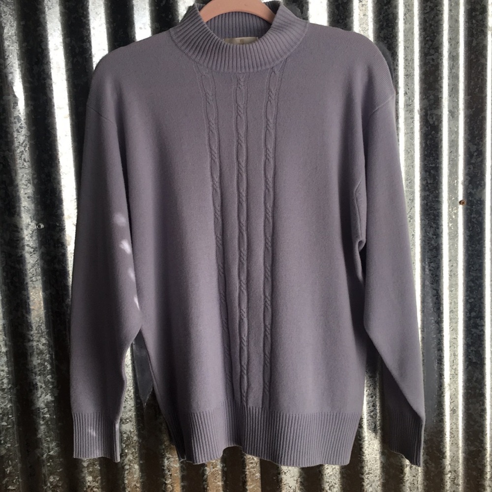 Elegant Women's Turtleneck Sweater - Lavender
